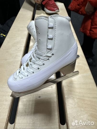 Фигурные коньки edea 205