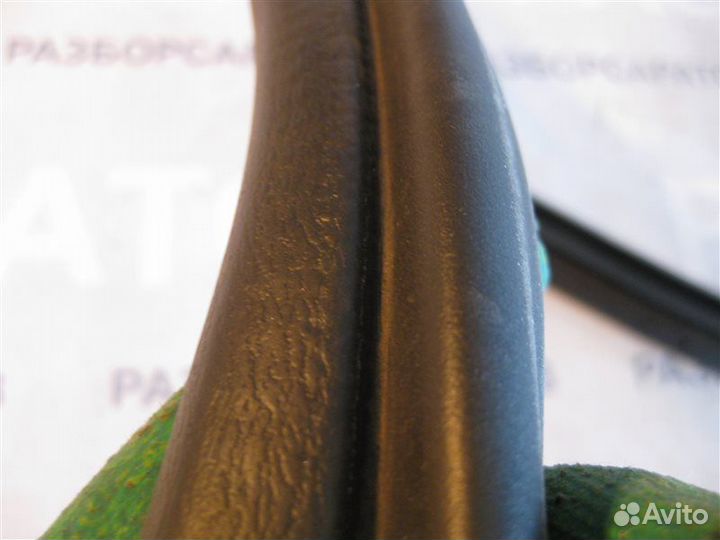 Уплотнитель проема двери задний правый Nissan