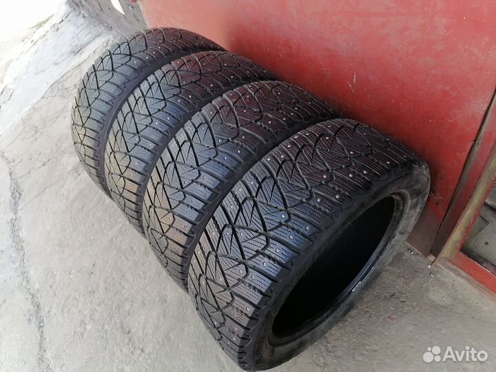 Goodyear Ultragrip 600 215/55 R17 98T