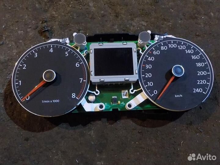 Панель приборов Volkswagen Polo