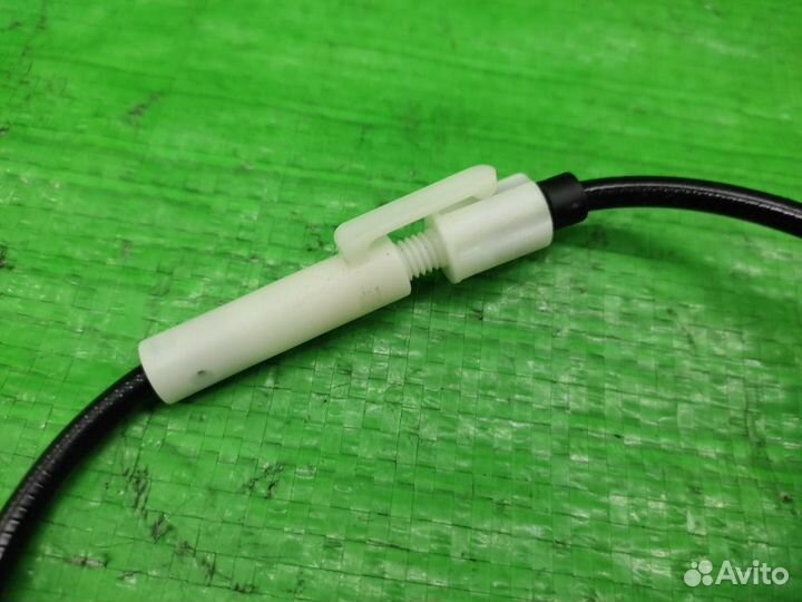 Трос открывания багажника зад. Volkswagen Touareg