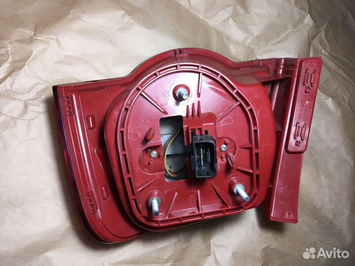 Задний левый фонарь volkswagen passat b6