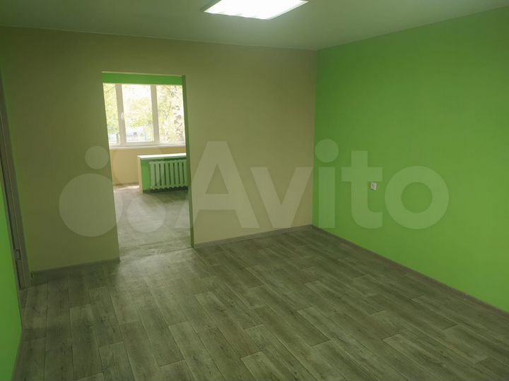 4-к. квартира, 82 м², 1/9 эт.