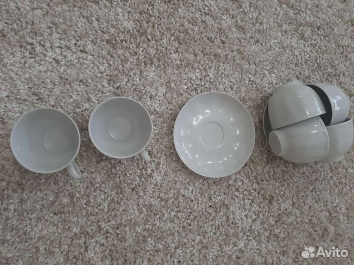 Чайные чашки с блюдцами