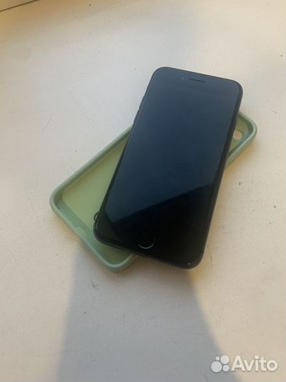 iPhone 8, 64 ГБ