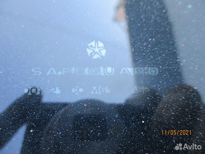 Стекло заднее левое и правое Dodge Caravan 3 2000г