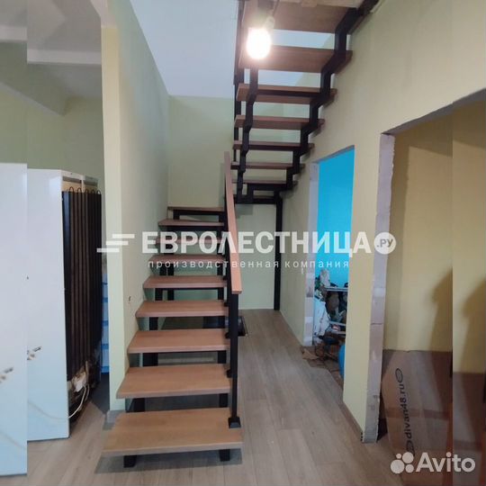 Лестница в дом на металлическом каркасе