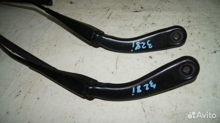 Поводок + щётка стеклоочистителя F комплект (правы