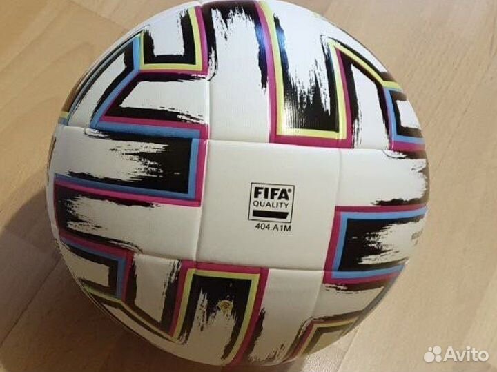 Футбольный мяч adidas серия uniforia размер 5
