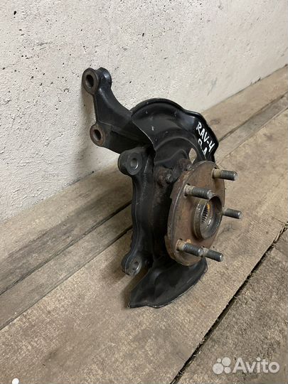 Кулак передний Левый Rav 4