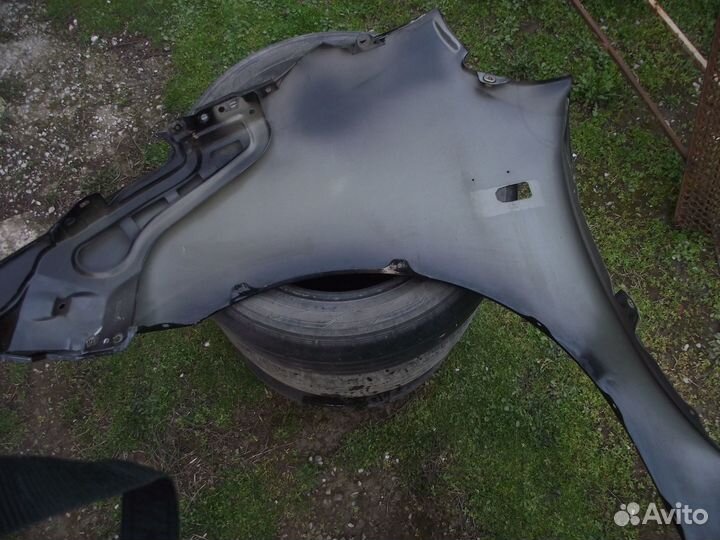 Крыло передние правое Toyota Prius NHW20