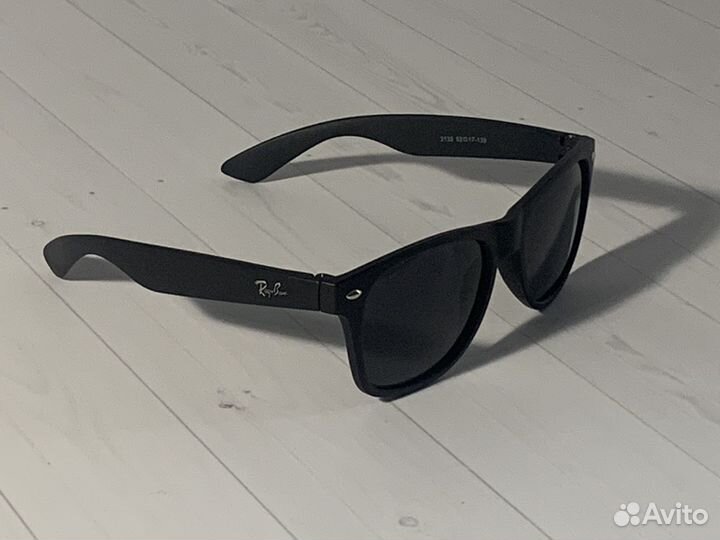 Солнцезащитные очки Ray Ban