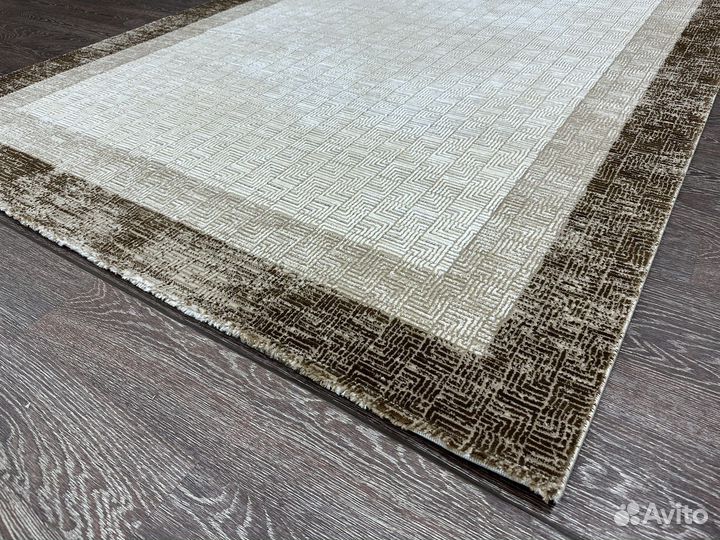 Новый современный ковер, бежевый