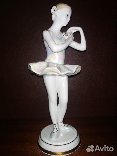 Статуэтка,балерина С цветком