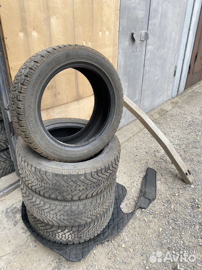 Goodyear UltraGrip 500 215/55 R17