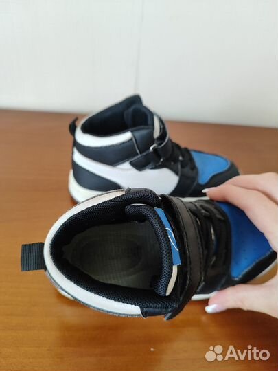 Кроссовки мальчику р. 29
