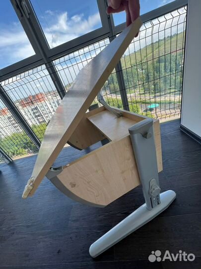 Письменный стол школьный