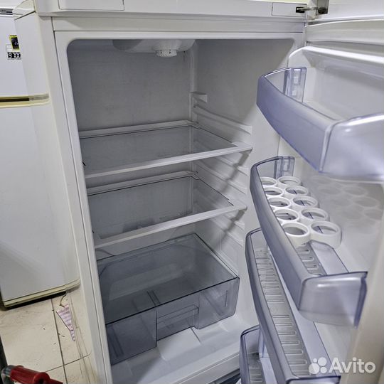 Холодильник двухкамерный