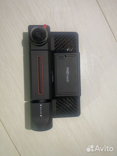 Видеорегистратор с тремя камерами