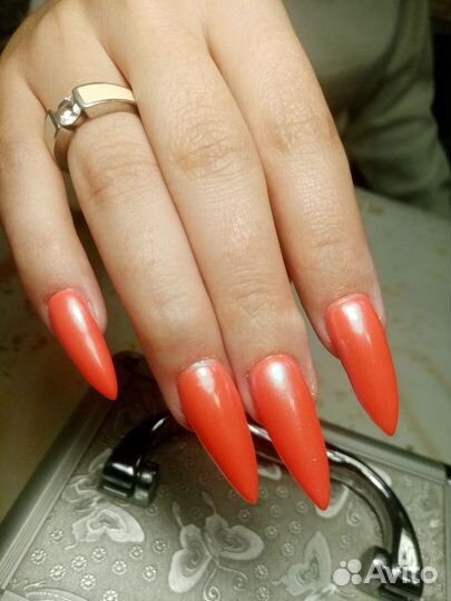 Начинающий мастер маникюра