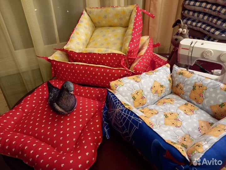 Лежанки для кошек и маленьких собачек новые