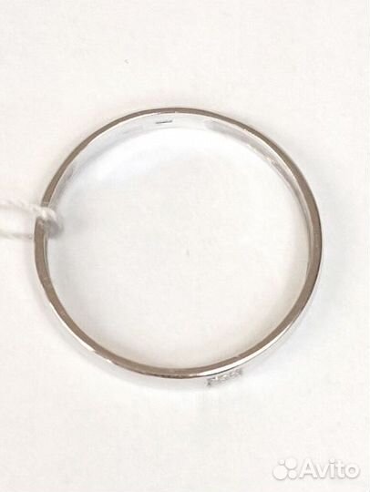 Обручальное кольцо с природным камнем Золото