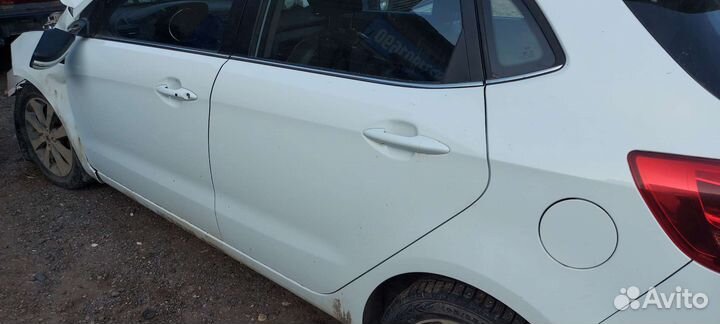 Дверь задняя левая Kia Rio 3 хэтчбек белая