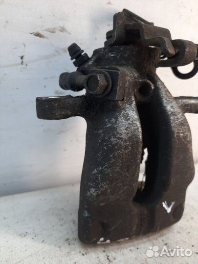 Суппорт тормозной задний левый Opel Astra