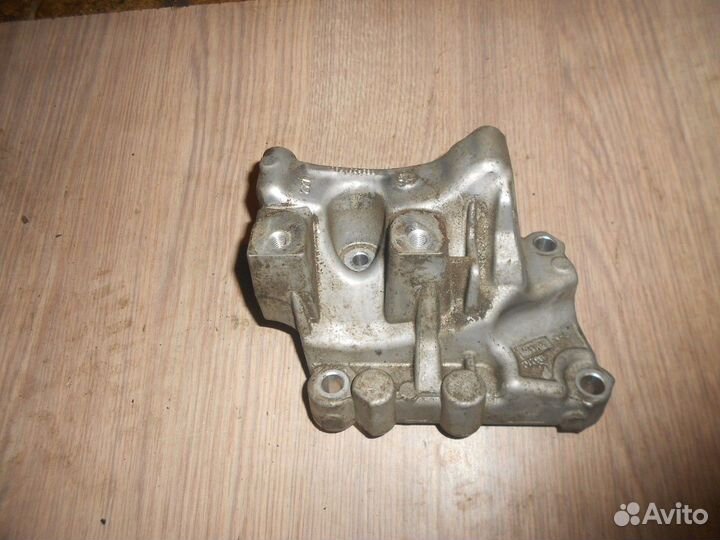 Кронштейн топливного фильтра