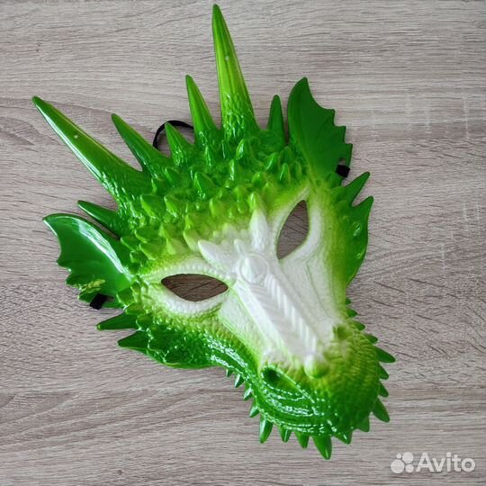 Маска Зелëный Дракон