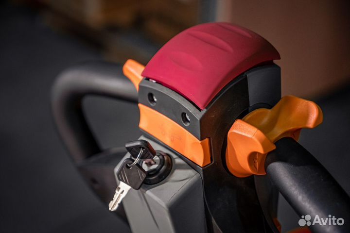 Штабелер самоходный Hyper CL1535