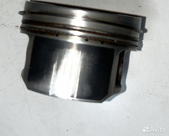 Поршень VW Touareg 3.2