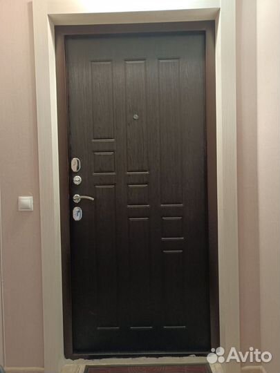 Дверь входная металлическая от застройщика
