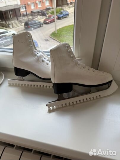 Коньки женские 38 размер