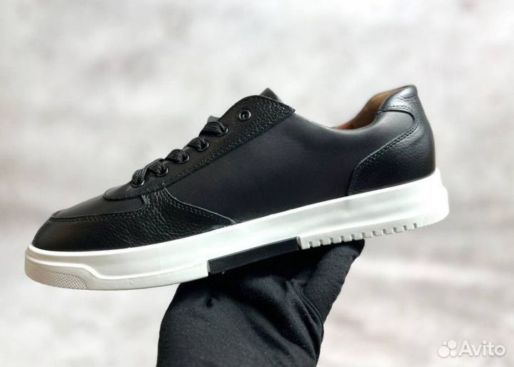 Кроссовки Boss эргономичные