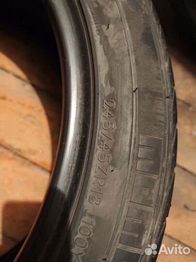 Momo Outrun M1 245/45 R18 ZR