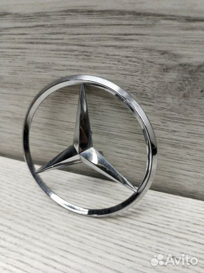 Эмблема крышки багажника Mercedes C-Class W203