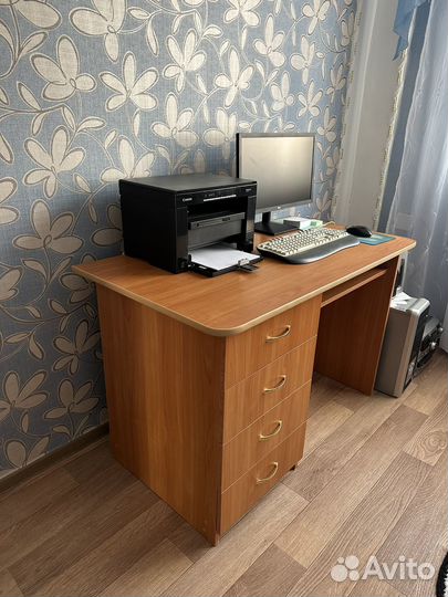 Письменный стол