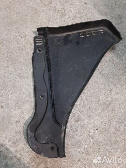 Жабо переднее левое Bmw 5-Series F11 3.0 N57D30A