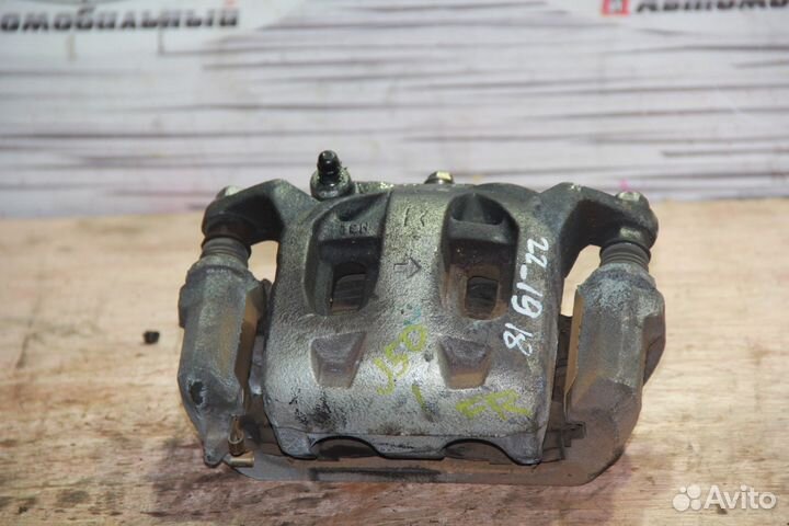 Суппорт перед право c Nissan Skyline Crossover J50