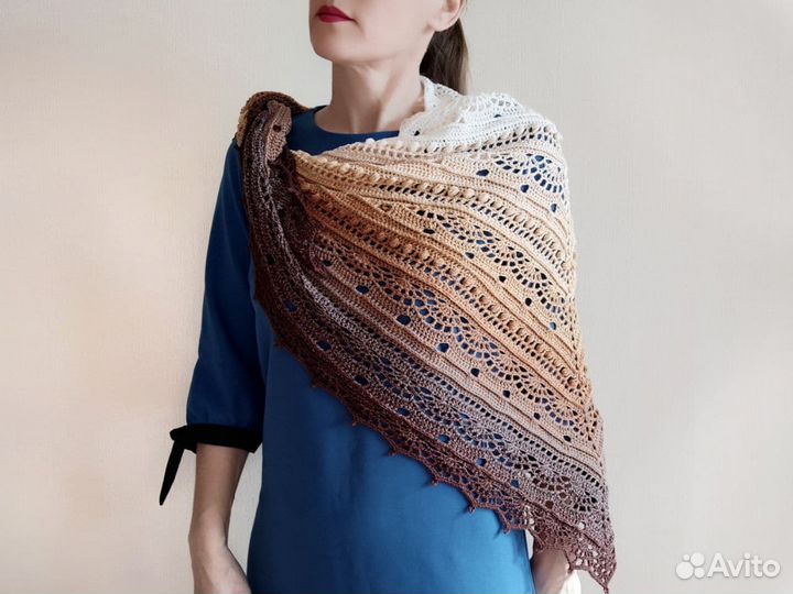 Новая вязаная шаль ручной работы