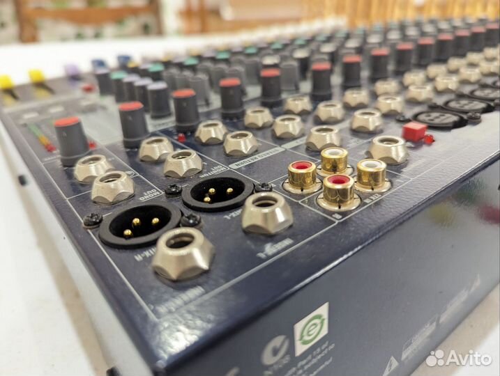 Микшерный пульт Soundcraft EFX12