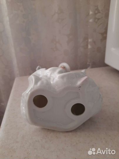 Статуэтка фарфор