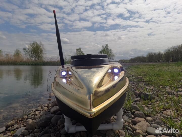 Прикормочный кораблик Дилан