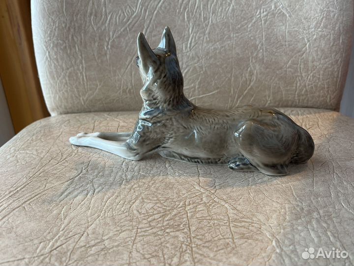 Статуэтка фарфор собака,лфз
