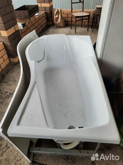 Ванна акриловая 180