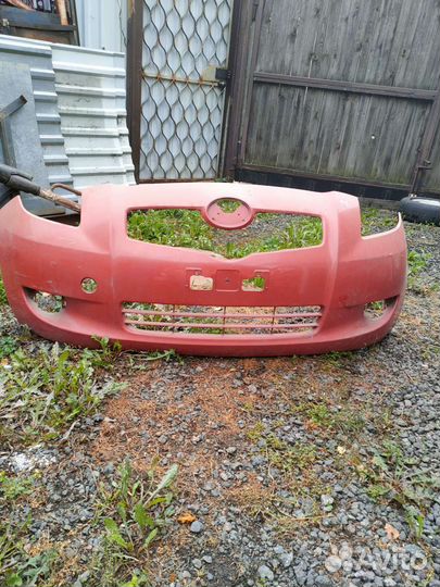 Бампер на Тойоту Ярис