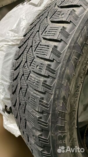 Bridgestone Blizzak Spike-01 205/55 R16