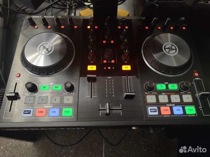 Dj контролер Traktor s2 mk2