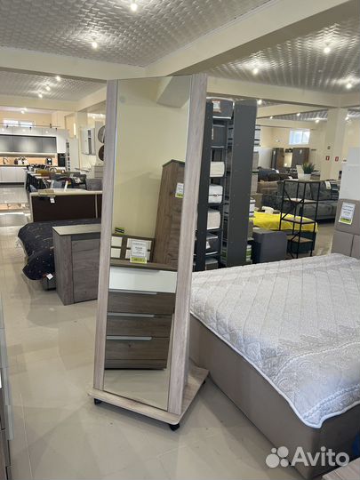 Зеркало напольное